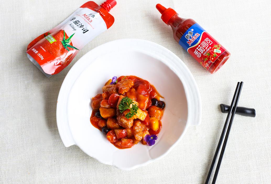 Stewed meat with fresh fruit