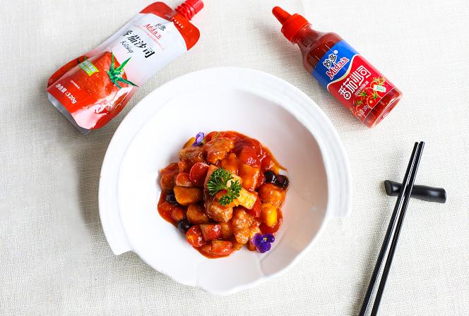 Stewed meat with fresh fruit